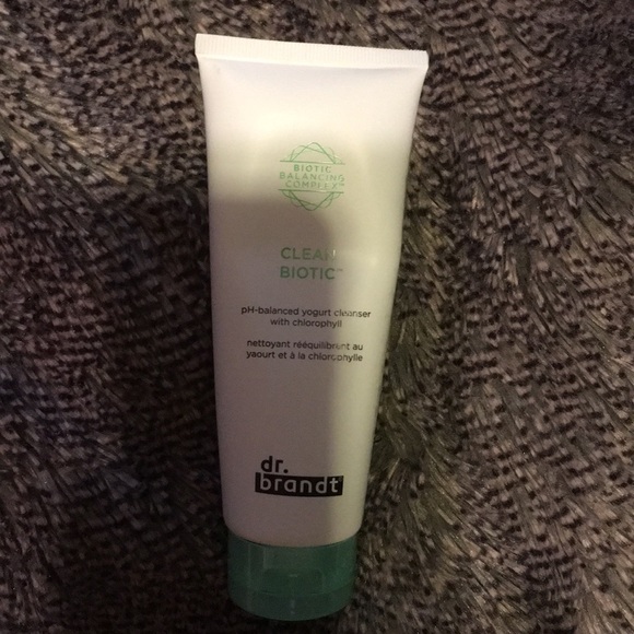 ๐Dr Brandt Clean Biotic cleanser - Picture 2 of 3